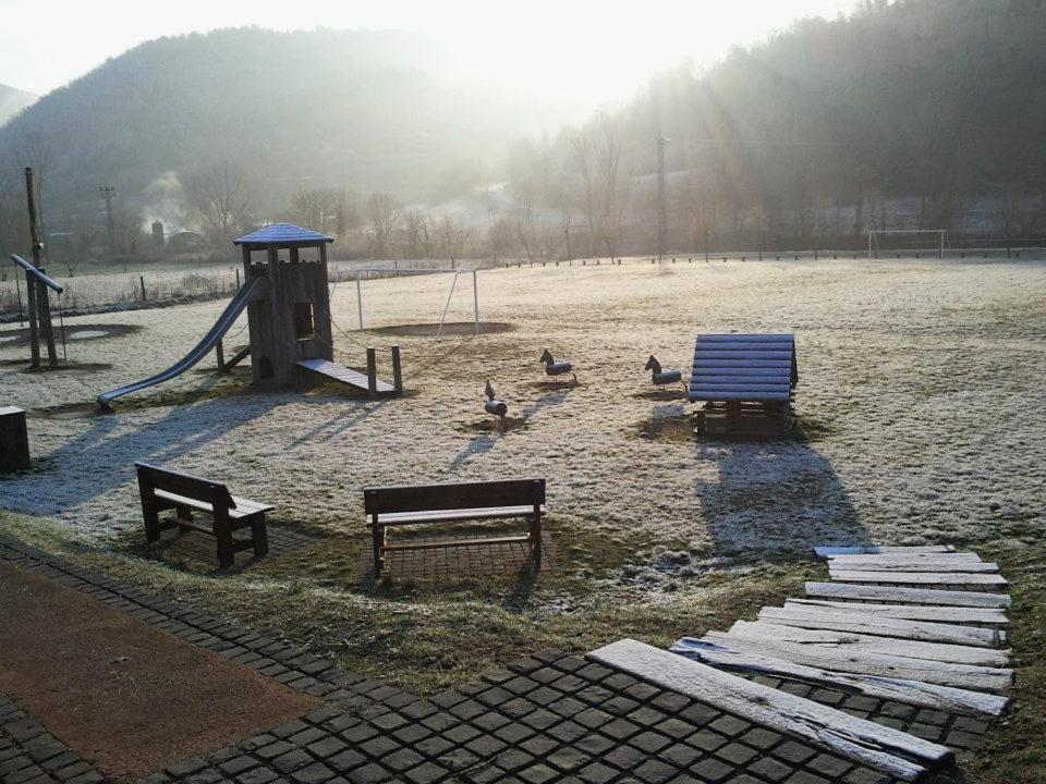 Hostal De La Rovira Oix Dış mekan fotoğraf